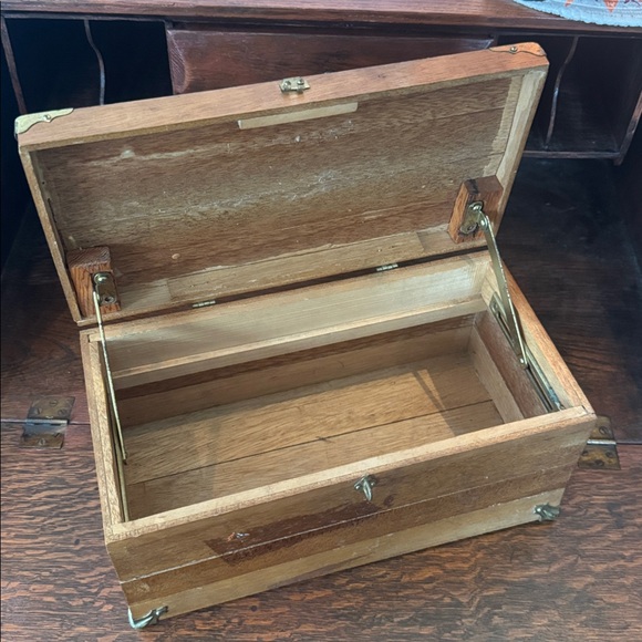 VTG MCM Rustic Wooden Storage Box with Brass Accents & Wooden Tray - Picture 13 of 17